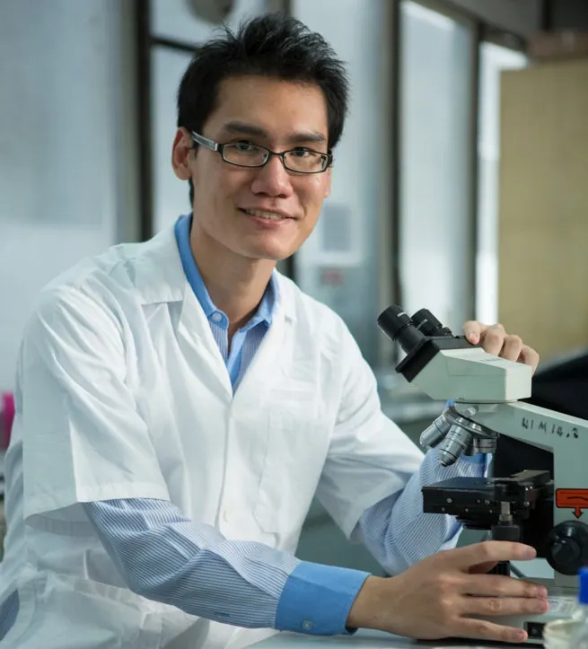 Dr Kitipong Assatarakul in a laboratory